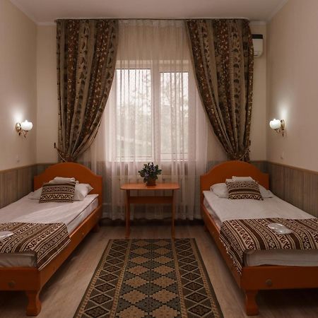 Alpinist Hotel Бишкек Экстерьер фото