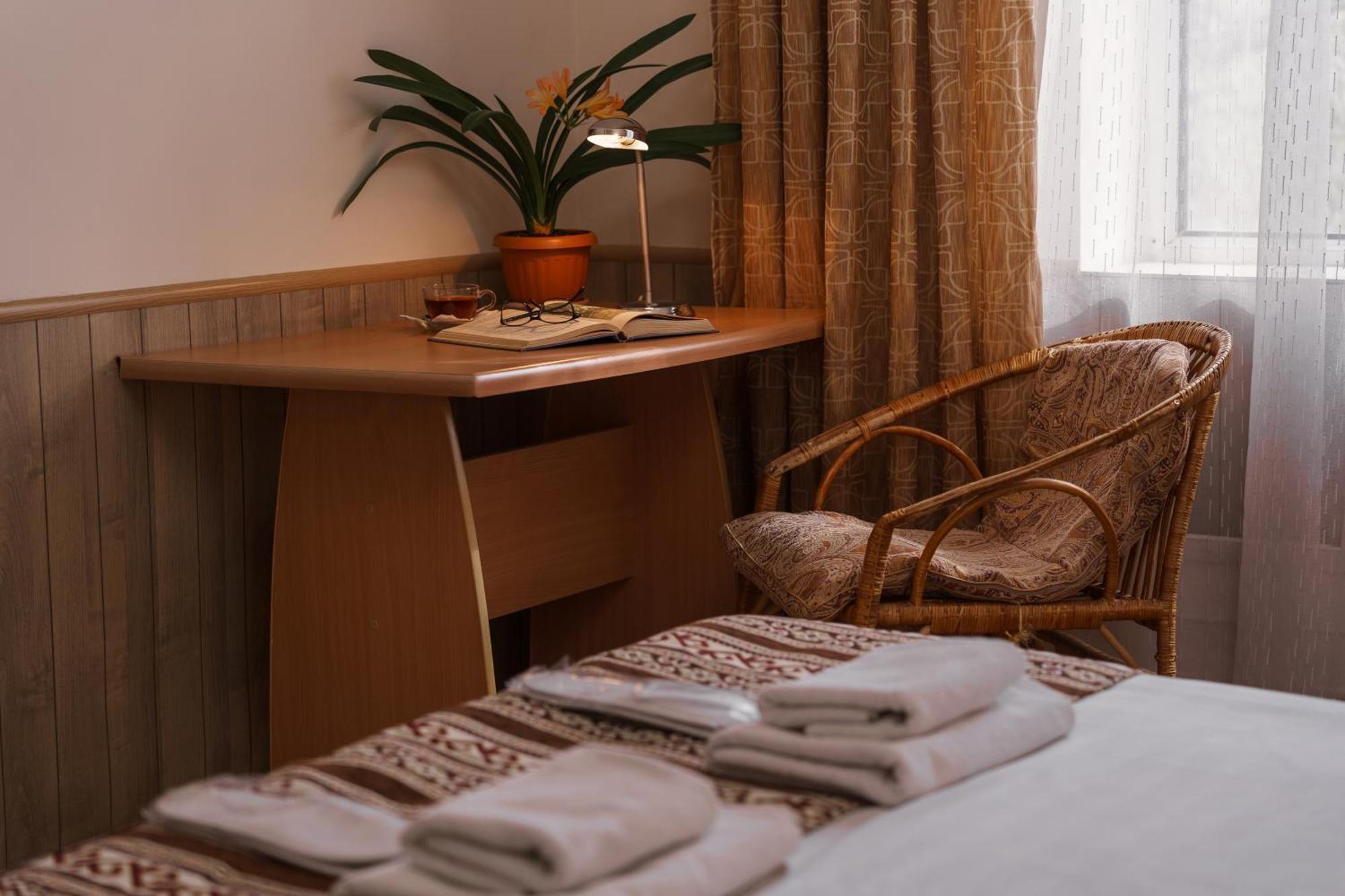Alpinist Hotel Бишкек Экстерьер фото