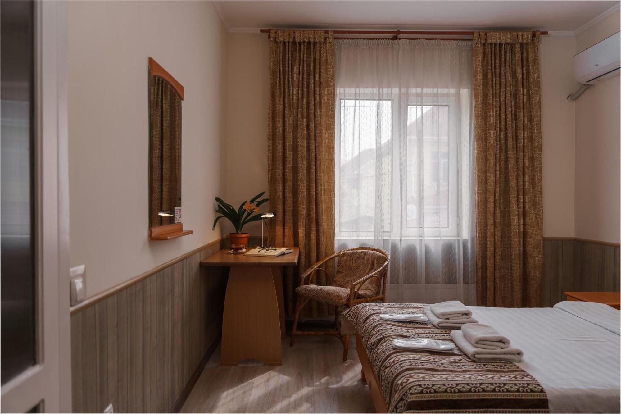 Alpinist Hotel Бишкек Экстерьер фото